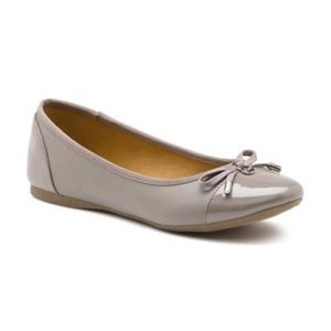 G.H. BASS Women's Lacy Flat Taupe